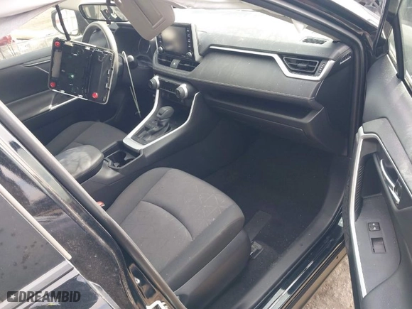 2019 Toyota RAV4 XLE with VIN JTMW1RFV0KD513744, listed as a IAAI auction lot 41252666 with NaN miles. Bid and sale history available at carsss.com. Image 5.