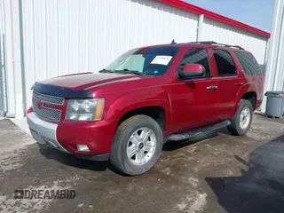 2010 Chevrolet Tahoe LT z VIN 1GNUKBE08AR112792, wystawiony jako IAAI lot #41790474 z przebiegiem 231 742 mil mil oraz . Historia ofert i sprzedaży dostępna na DreamBid. Obrazek 2.
