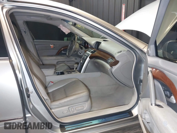 2007 Acura RL Technology with VIN JH4KB16657C004153, listed as a IAAI auction lot 42206466 with 333,860 mi miles and . Bid and sale history available at DreamBid. Image 5.