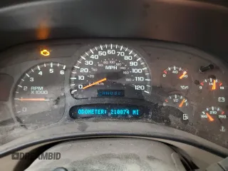 2004 Chevrolet Avalanche Z71 with VIN 3GNEK12T54G295232, listed as a Copart auction lot 59736585 with 210,874 mi miles and Salvage title. Bid and sale history available at DreamBid. Image 9.
