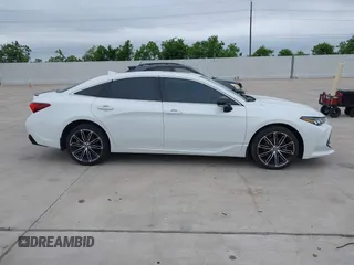 2019 Toyota Avalon XLE with VIN 4T1BZ1FB4KU032065, listed as a IAAI auction lot 42203393 with 109,649 mi miles. Bid and sale history available at carsss.com. Image 13.