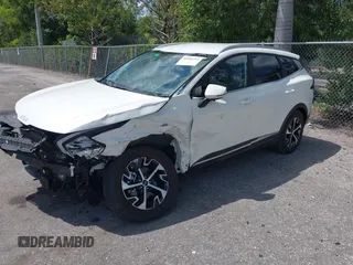 2023 Kia Sportage EX z VIN KNDPVCAG9P7095057, wystawiony jako IAAI lot #42016214 z przebiegiem 8 789 mil mil oraz . Historia ofert i sprzedaży dostępna na DreamBid. Obrazek 2.