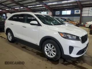 2019 Kia Sorento LX z VIN 5XYPGDA59KG456393, wystawiony jako Copart lot #61352805 z przebiegiem 102 479 mil mil oraz Czysty tytuł • Clean title. Historia ofert i sprzedaży dostępna na DreamBid. Obrazek 4.