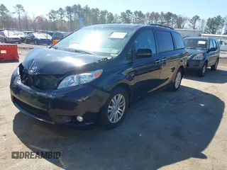 2017 Toyota Sienna XLE Auto Access Seat with VIN 5TDYZ3DC0HS833692, listed as a IAAI auction lot 41810308 with 112,806 mi miles. Bid and sale history available at carsss.com. Image 2.