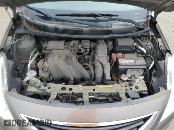 2012 Nissan Versa SV z VIN 3N1CN7AP6CL921037, wystawiony jako Copart lot #58689265 z przebiegiem 107 697 mil mil oraz Szkoda całkowita • Salvage title. Historia ofert i sprzedaży dostępna na DreamBid. Obrazek 11.