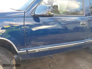 1998 Chevrolet Tahoe with VIN 1GNEK13RXWJ372276, listed as a IAAI auction lot 41458359 with 229,582 mi miles. Bid and sale history available at carsss.com. Image 6.