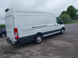 2022 Ford Transit Cargo with VIN 1FTBR3U85NKA64272, listed as a IAAI auction lot 42427708 with 62,043 mi miles and . Bid and sale history available at DreamBid. Image 4.