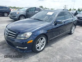 2014 Mercedes-Benz C 250 Sport z VIN WDDGF4HB9EA959513, wystawiony jako IAAI lot #42413556 z przebiegiem 144 773 mil mil oraz . Historia ofert i sprzedaży dostępna na DreamBid. Obrazek 17.