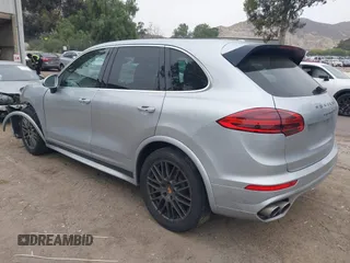 2017 Porsche Cayenne S z VIN WP1AB2A2XHLA51668, wystawiony jako IAAI lot #42347854 z przebiegiem 85 227 mil mil oraz . Historia ofert i sprzedaży dostępna na DreamBid. Obrazek 3.