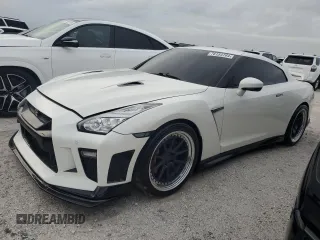 2017 Nissan GT-R Premium z VIN JN1AR5EFXHM820159, wystawiony jako Copart lot #76154764 z przebiegiem 33 175 mil mil oraz Nie do naprawy • Non repairable. Historia ofert i sprzedaży dostępna na DreamBid. Obrazek 1.