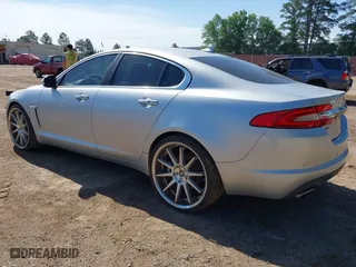 2015 Jaguar XF I4 T Premium with VIN SAJWA0FS6FPU73001, listed as a IAAI auction lot 42092684 with 126,956 mi miles. Bid and sale history available at carsss.com. Image 3.