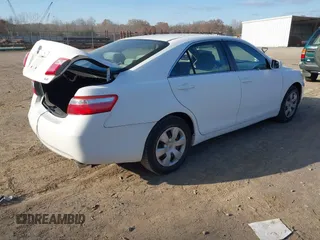 2009 Toyota Camry LE z VIN 4T1BK46K79U579024, wystawiony jako IAAI lot #41004813 z przebiegiem 154 621 mil mil oraz . Historia ofert i sprzedaży dostępna na DreamBid. Obrazek 4.