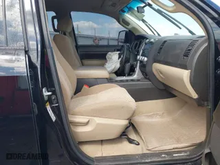 2010 Toyota Tundra 4WD Truck with VIN 5TFUW5F14AX121698, listed as a IAAI auction lot 41582570 with 1 mi miles. Bid and sale history available at carsss.com. Image 5.