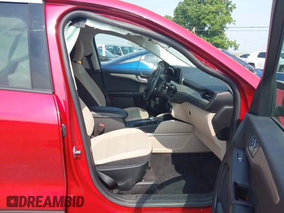2021 Ford Escape SE with VIN 1FMCU9G63MUA92215, listed as a IAAI auction lot 42439963 with 15,063 mi miles and . Bid and sale history available at DreamBid. Image 5.