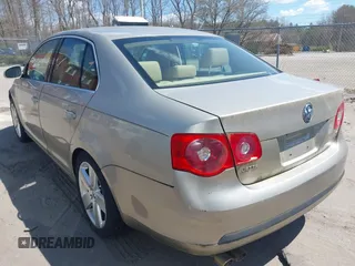 2005 Volkswagen Jetta Sedan 2.5L with VIN 3VWSG71KX5M608221, listed as a IAAI auction lot 42071492 with 83,903 mi miles. Bid and sale history available at carsss.com. Image 3.