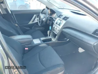2011 Toyota Camry LE z VIN 4T1BF3EKXBU773360, wystawiony jako IAAI lot #41991860 z przebiegiem 201 251 mil mil oraz . Historia ofert i sprzedaży dostępna na DreamBid. Obrazek 5.