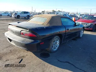1996 Chevrolet Camaro Z28 z VIN 2G1FP32PXT2166409, wystawiony jako IAAI lot #41264761 z przebiegiem 143 820 mil mil oraz . Historia ofert i sprzedaży dostępna na DreamBid. Obrazek 4.