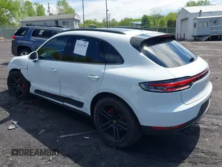 2021 Porsche Macan z VIN WP1AA2A59MLB10281, wystawiony jako IAAI lot #42219768 z przebiegiem 62 975 mil mil oraz . Historia ofert i sprzedaży dostępna na DreamBid. Obrazek 3.