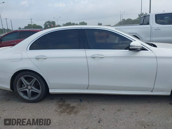 2017 Mercedes-Benz E 300 Luxury с VIN WDDZF4JB5HA029065, выставлен на аукционе IAAI как лот 42247489 с пробегом 146 454 миль миль и . История ставок и продаж доступна на DreamBid. Изображение 13.