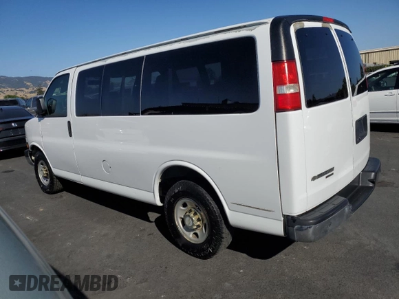 2013 Chevrolet Express Passenger 1LT z VIN 1GAZGYFG7D1130758, wystawiony jako Copart lot #59625915 z przebiegiem 152 806 mil mil oraz Szkoda całkowita • Salvage title. Historia ofert i sprzedaży dostępna na DreamBid. Obrazek 2.