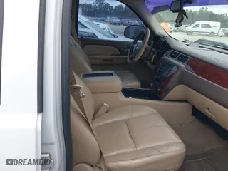 2009 Chevrolet Silverado 1500 LTZ with VIN 3GCEK33MX9G111454, listed as a IAAI auction lot 41148492 with 303,878 mi miles. Bid and sale history available at carsss.com. Image 5.