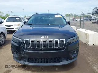 2019 Jeep Cherokee Latitude Plus with VIN 1C4PJMLB5KD489488, listed as a IAAI auction lot 42147598 with 33,002 mi miles and . Bid and sale history available at carsss.com. Image 13.