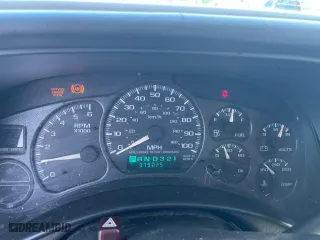2002 Chevrolet Avalanche with VIN 3GNEC13T82G302926, listed as a Copart auction lot 47324455 with 379,025 mi miles and Clean Title. Bid and sale history available at carsss.com. Image 8.