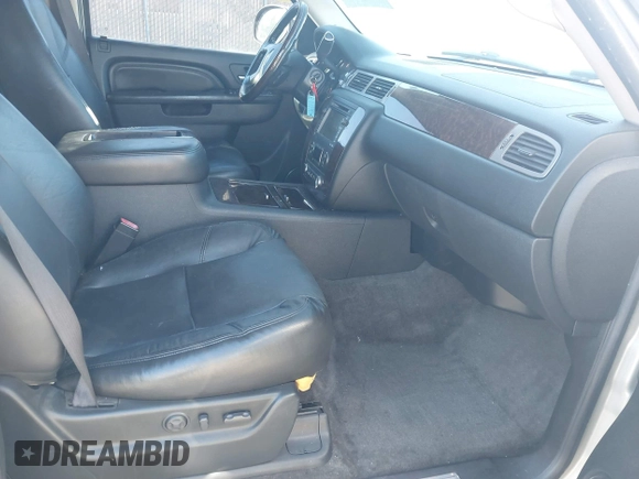 2010 GMC Yukon XL Denali with VIN 1GKUKMEF9AR193007, listed as a IAAI auction lot 41699599 with 201,440 mi miles. Bid and sale history available at carsss.com. Image 5.