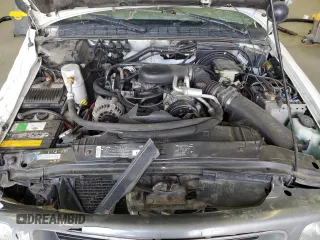 1996 GMC Jimmy SL with VIN 1GKDT13W4T2572197, listed as a Copart auction lot 76535534 with 157,624 mi miles and Salvage Title. Bid and sale history available at carsss.com. Image 12.