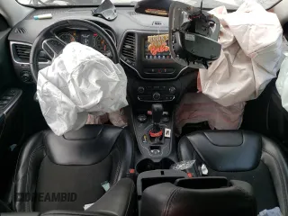 2021 Jeep Cherokee Latitude Plus z VIN 1C4PJMLB7MD133367, wystawiony jako Copart lot #49389785 z przebiegiem 156 663 mil mil oraz Szkoda całkowita • Salvage title. Historia ofert i sprzedaży dostępna na DreamBid. Obrazek 8.