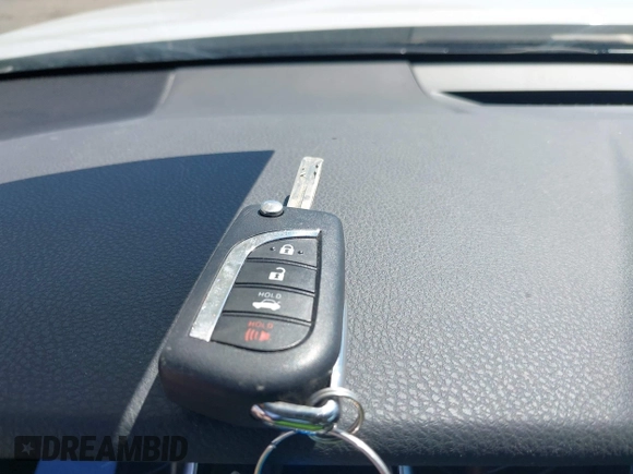 2024 Toyota Camry LE z VIN 4T1C11AK3RU214854, wystawiony jako IAAI lot #42143146 z przebiegiem 50 344 mil mil oraz . Historia ofert i sprzedaży dostępna na DreamBid. Obrazek 11.