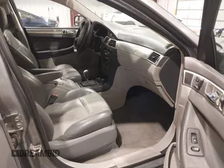 2007 Chrysler Pacifica Touring z VIN 2A8GM68X07R226846, wystawiony jako IAAI lot #42058301 z przebiegiem 187 557 mil mil oraz . Historia ofert i sprzedaży dostępna na DreamBid. Obrazek 5.