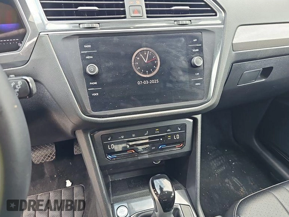 2024 Volkswagen Tiguan SE with VIN 3VV3B7AX5RM086820, listed as a IAAI auction lot 42751180 with 30,839 mi miles and . Bid and sale history available at DreamBid. Image 4.