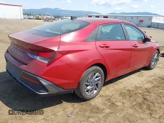 2024 Hyundai Elantra SEL z VIN KMHLM4DG5RU653537, wystawiony jako IAAI lot #42433134 z przebiegiem 37 478 mil mil oraz . Historia ofert i sprzedaży dostępna na DreamBid. Obrazek 4.