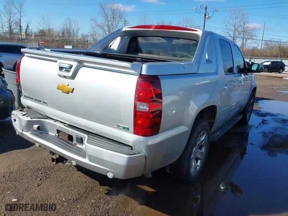 2012 Chevrolet Avalanche LS with VIN 3GNTKEE74CG143616, listed as a IAAI auction lot 41818073 with 209,041 mi miles. Bid and sale history available at carsss.com. Image 4.