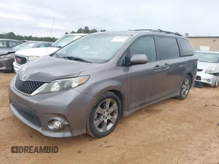 2011 Toyota Sienna SE with VIN 5TDXK3DC3BS143331, listed as a IAAI auction lot 41758043 with 215,490 mi miles. Bid and sale history available at carsss.com. Image 17.