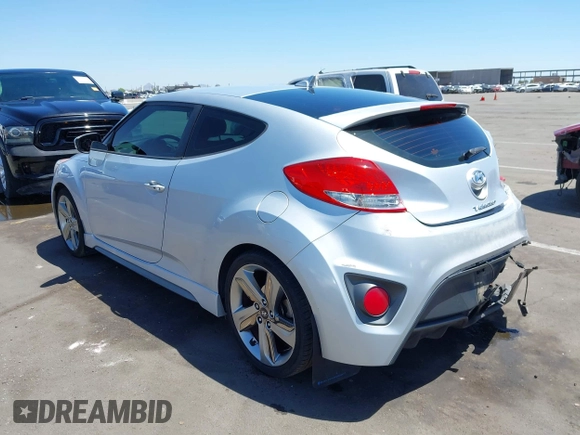 2013 Hyundai Veloster Turbo z VIN KMHTC6AE0DU177983, wystawiony jako IAAI lot #42292102 z przebiegiem 121 142 mil mil oraz . Historia ofert i sprzedaży dostępna na DreamBid. Obrazek 3.