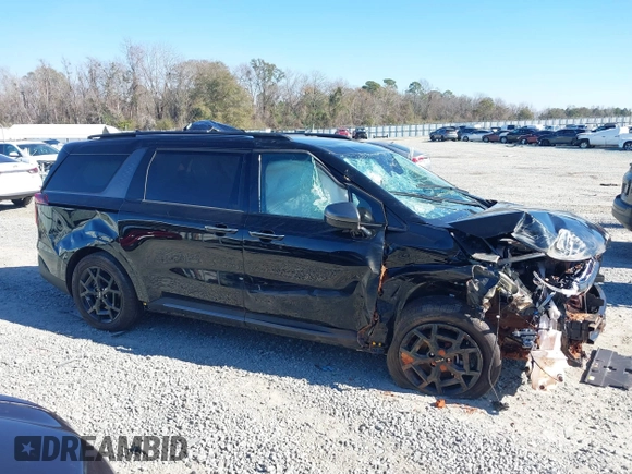 2025 Kia Carnival SX with VIN KNDNE5K35S6472142, listed as a IAAI auction lot 41280650 with 4,181 mi miles and . Bid and sale history available at DreamBid. Image 13.