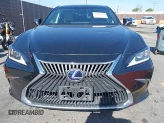 2019 Lexus ES 300h with VIN JTHB21B11K2024098, listed as a IAAI auction lot 42082628 with 92,280 mi miles and . Bid and sale history available at DreamBid. Image 13.