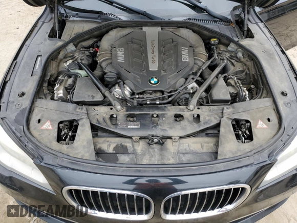 2015 BMW 7 Series 750Li with VIN WBAYE8C51FD781877, listed as a Copart auction lot 44023825 with 91,370 mi miles and Salvage Title. Bid and sale history available at carsss.com. Image 13.