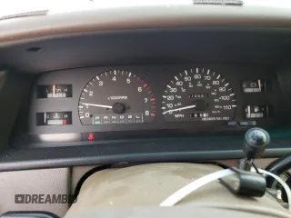1996 Toyota T100 SR5 z VIN JT4UN24D3T0032313, wystawiony jako Copart lot #70693914 z przebiegiem 210 021 mil mil oraz Szkody całkowita. Historia ofert i sprzedaży dostępna na DreamBid. Obrazek 9.