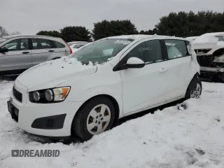 2016 Chevrolet Sonic LS z VIN 1G1JA6SH8G4172828, wystawiony jako Copart lot #43384665 z przebiegiem 104 226 mil mil oraz Czysty tytuł • Clean title. Historia ofert i sprzedaży dostępna na DreamBid. Obrazek 1.