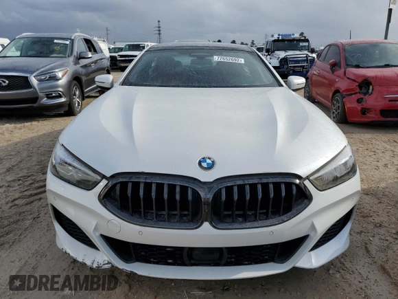 2021 BMW 8 Series 840i z VIN WBAGV4C00MCF65565, wystawiony jako Copart lot #72652692 z przebiegiem Nie podano mil oraz . Historia ofert i sprzedaży dostępna na DreamBid. Obrazek 5.