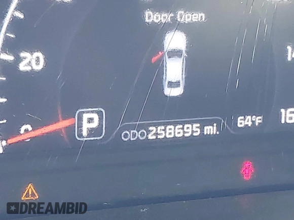 2015 Kia Cadenza Premium with VIN KNALN4D79F5195179, listed as a IAAI auction lot 41497523 with 258,695 mi miles. Bid and sale history available at carsss.com. Image 7.