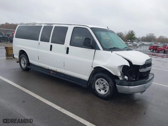 2012 Chevrolet Express Passenger 1LT with VIN 1GAZG1FG2C1158103, listed as a IAAI auction lot 40811071 with 264,063 mi miles. Bid and sale history available at carsss.com. Image 1.