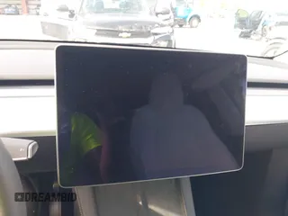 2025 Tesla Model Y Long Range z VIN 7SAYGDED0SF256650, wystawiony jako IAAI lot #41993206 z przebiegiem Nie podano mil oraz . Historia ofert i sprzedaży dostępna na DreamBid. Obrazek 7.