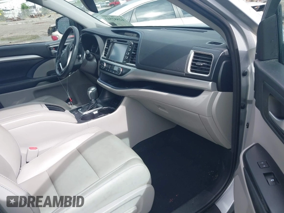 2018 Toyota Highlander SE с VIN 5TDJZRFH1JS545568, выставлен на аукционе IAAI как лот 42582513 с пробегом 120 695 миль миль и . История ставок и продаж доступна на DreamBid. Изображение 5.