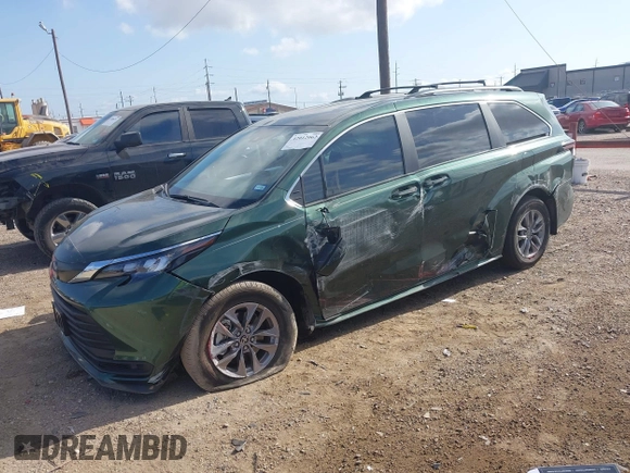 2025 Toyota Sienna LE z VIN 5TDKRKEC2SS233830, wystawiony jako IAAI lot #42012062 z przebiegiem 2 451 mil mil oraz . Historia ofert i sprzedaży dostępna na DreamBid. Obrazek 2.