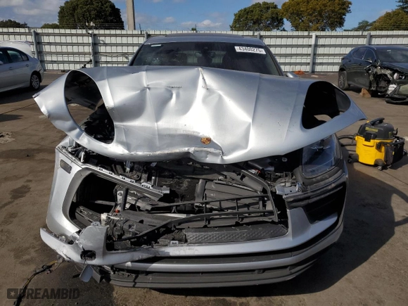 2022 Porsche Macan with VIN WP1AA2A57NLB05971, listed as a Copart auction lot 43400275 with 28,092 mi miles and Salvage Title. Bid and sale history available at carsss.com. Image 5.