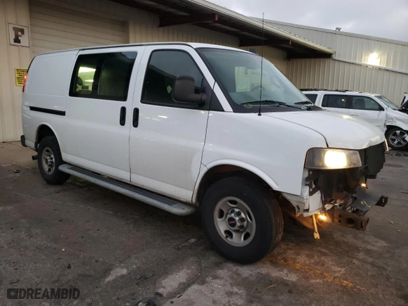 2019 GMC Savana Cargo Van with VIN 1GTW7AFG6K1314555, listed as a Copart auction lot 84902994 with 258,571 mi miles and Salvage Title. Bid and sale history available at carsss.com. Image 4.